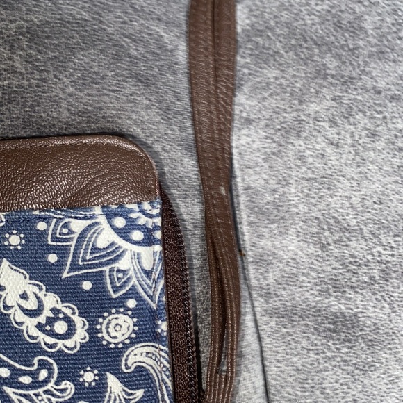๐ป Brown & Navy Printed Pattern Functional Wallet Casual Wristlet! ๐ Preloved - Picture 2 of 8